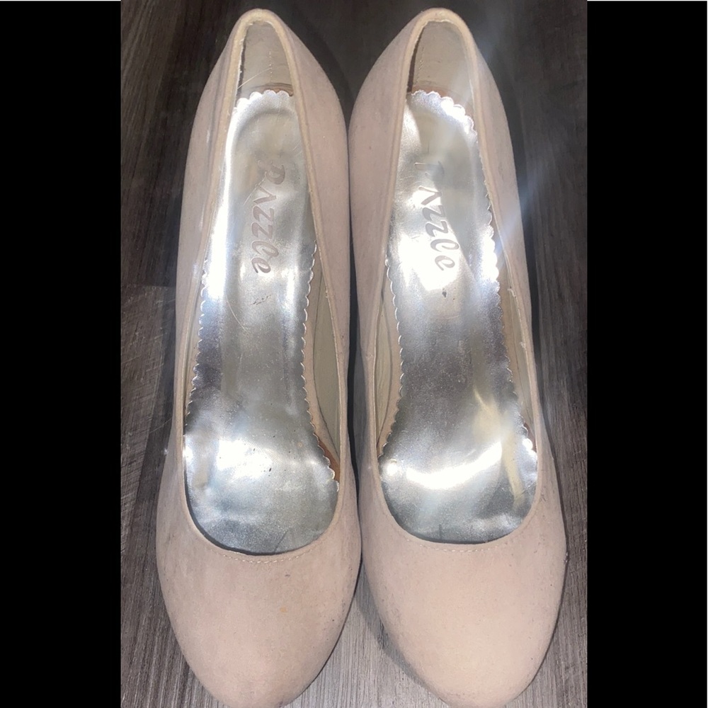 Women’s Nude Velvet Pumps Size 7 1/2